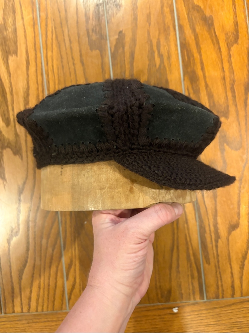Women’s Brown Leather and Crochet Baker’s Boy Hat Perfect for Fall 🍂